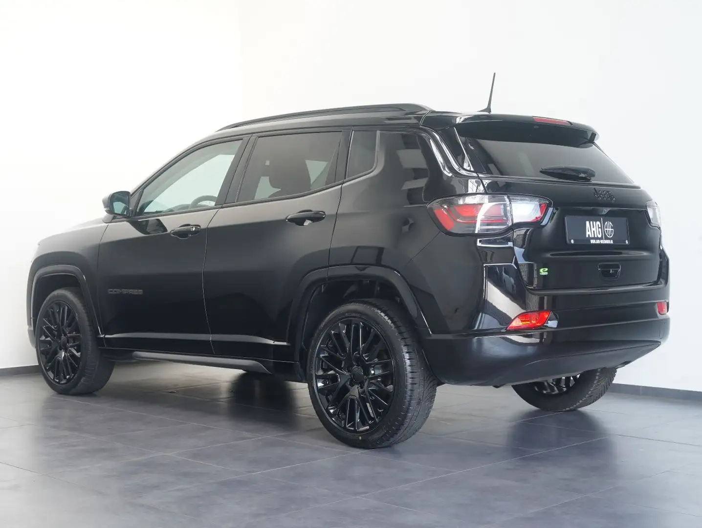 Vehicle image, number 4