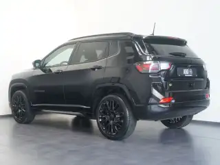 Vehicle image thumbnail, number 4