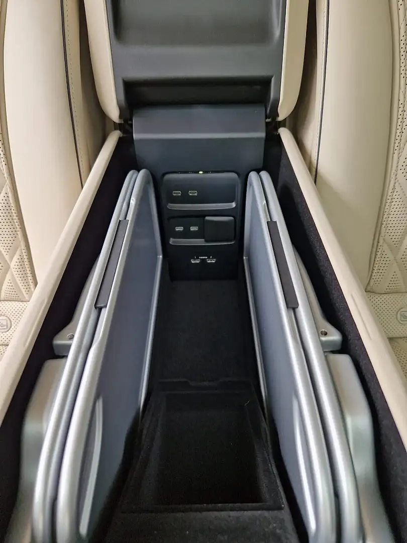 Vehicle image, number 19