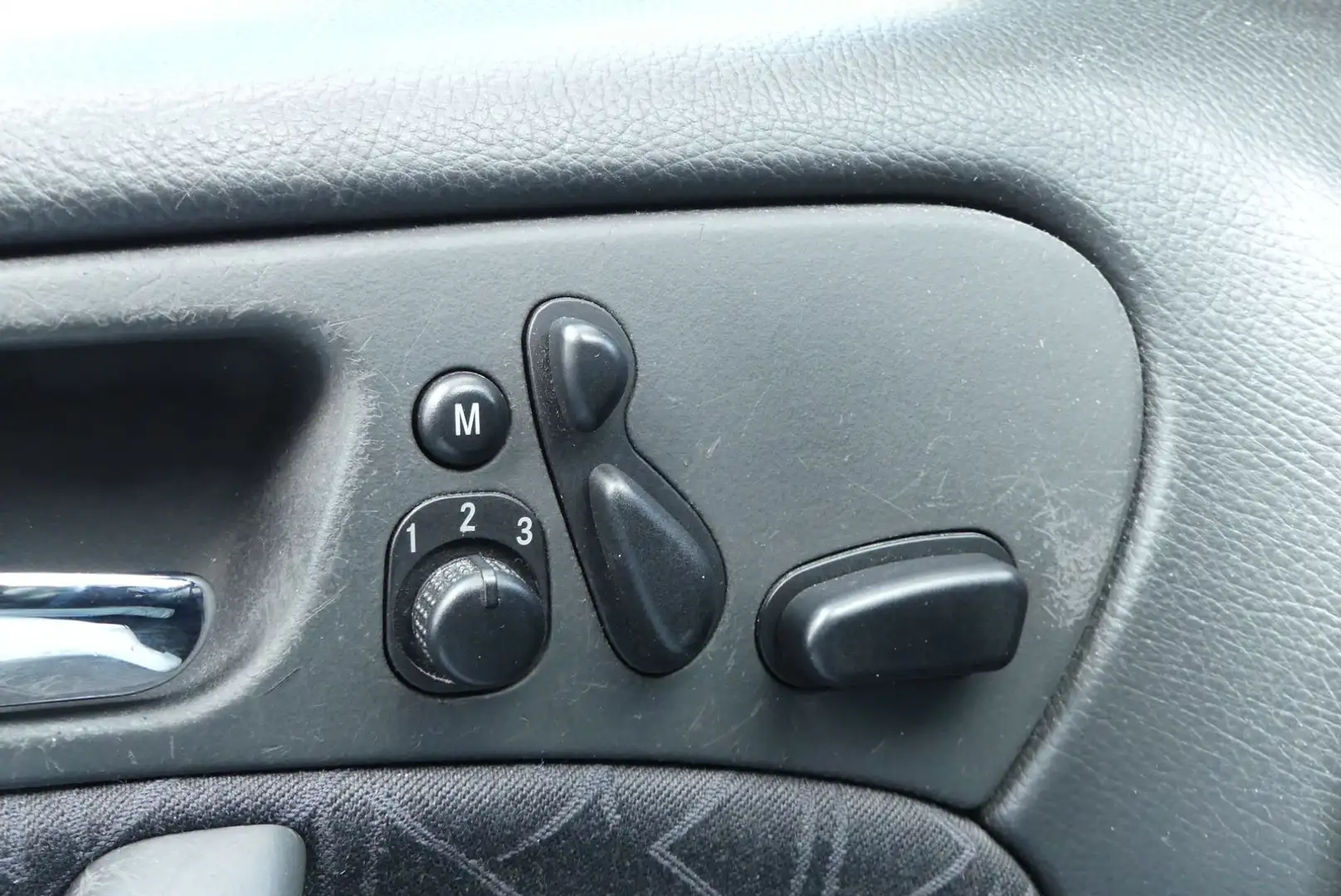 Vehicle image, number 13