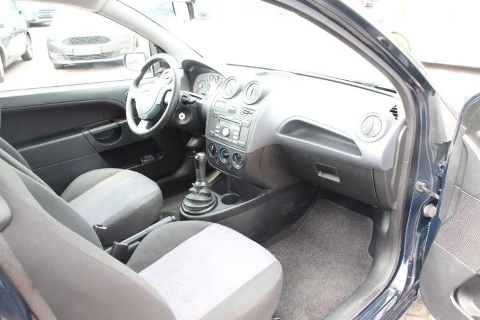 Vehicle image, number 13