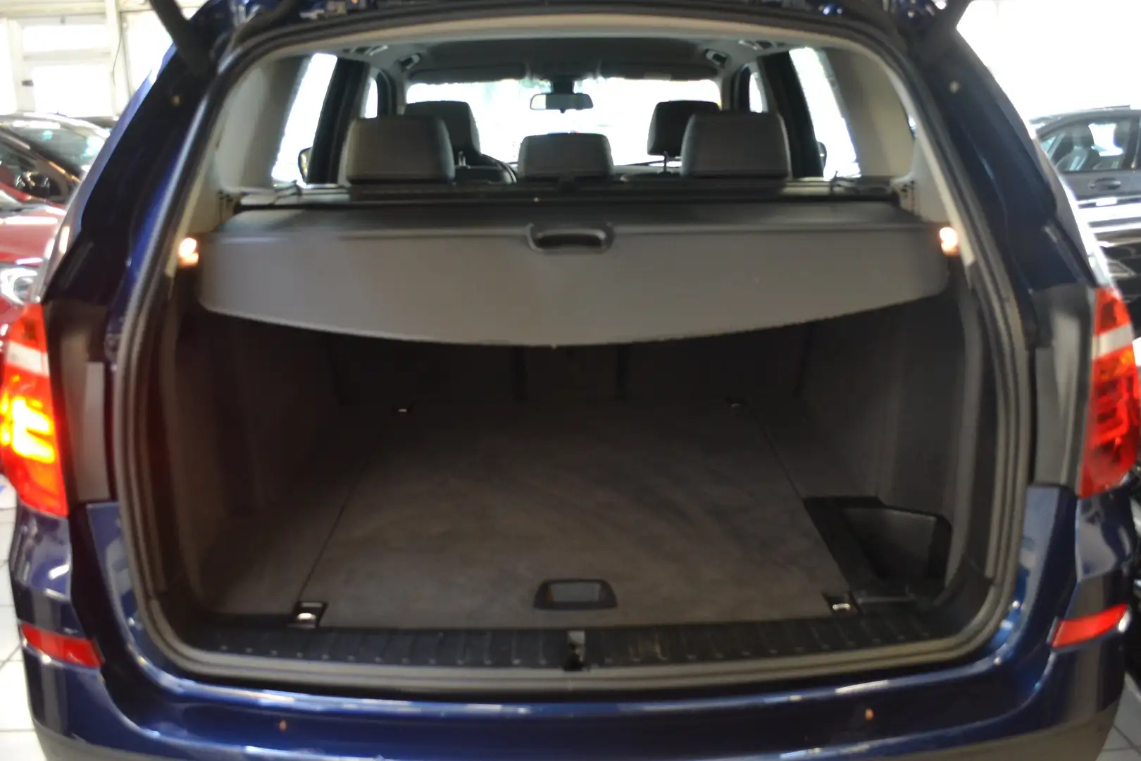 Vehicle image, number 12