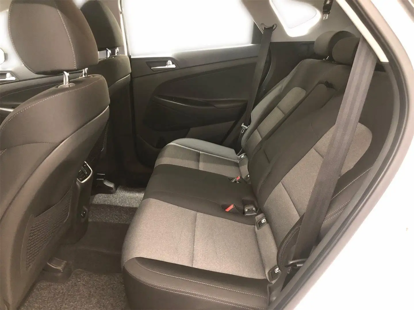 Vehicle image, number 6