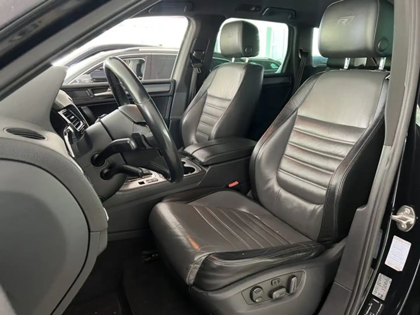 Vehicle image, number 8