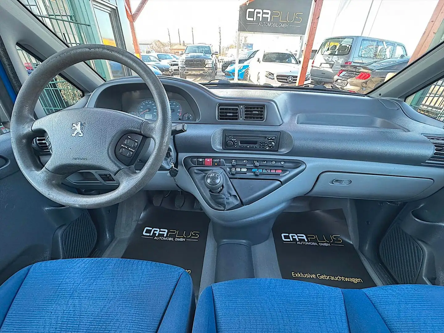 Vehicle image, number 12