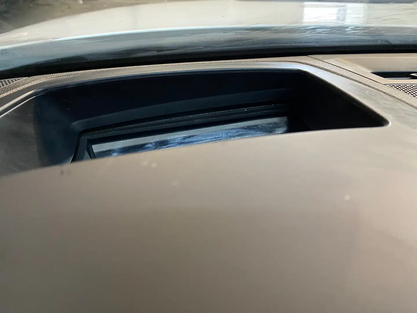 Vehicle image, number 10