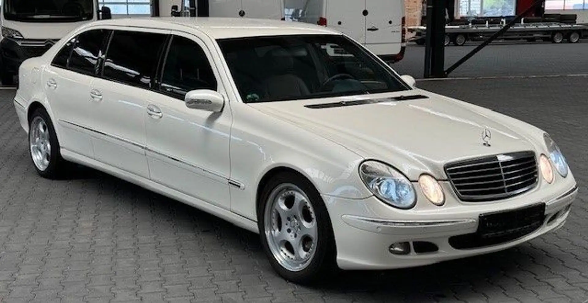 Vehicle image, number 3