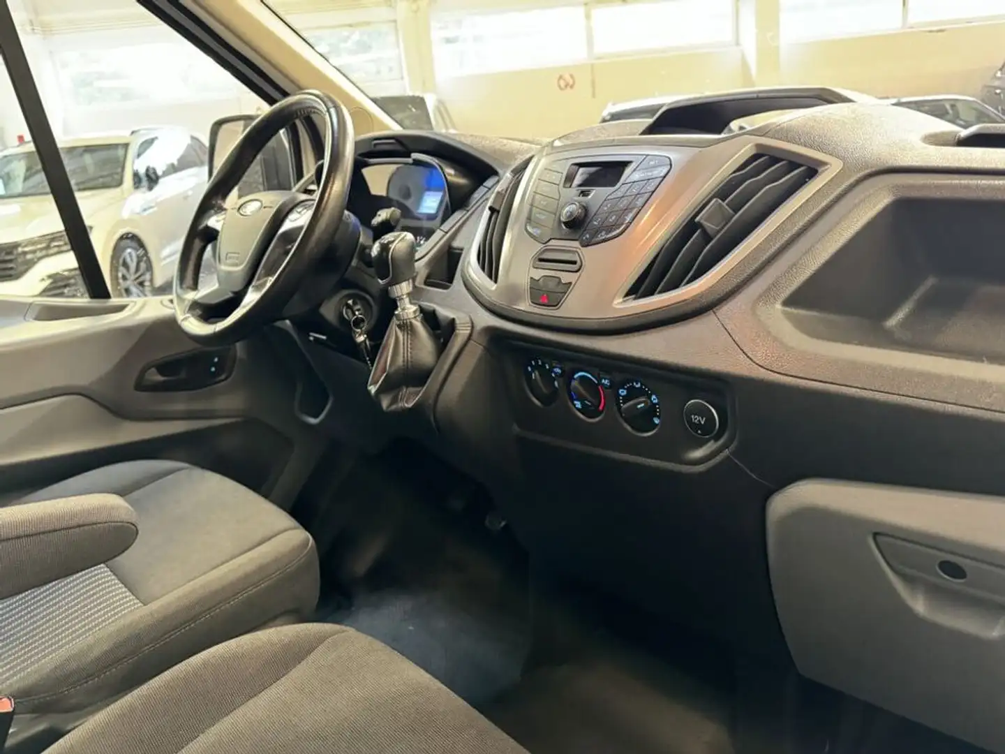 Vehicle image, number 6