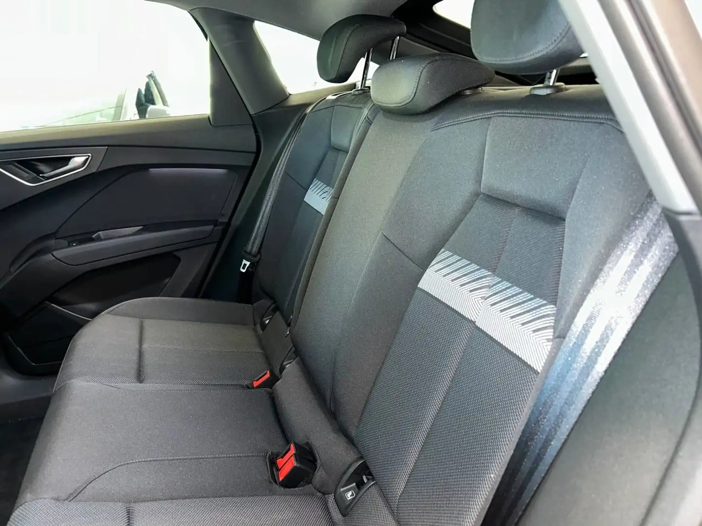 Vehicle image, number 8