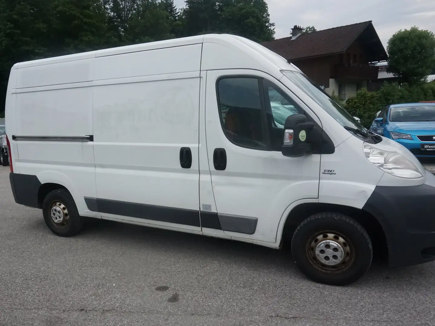 Vehicle image, number 12