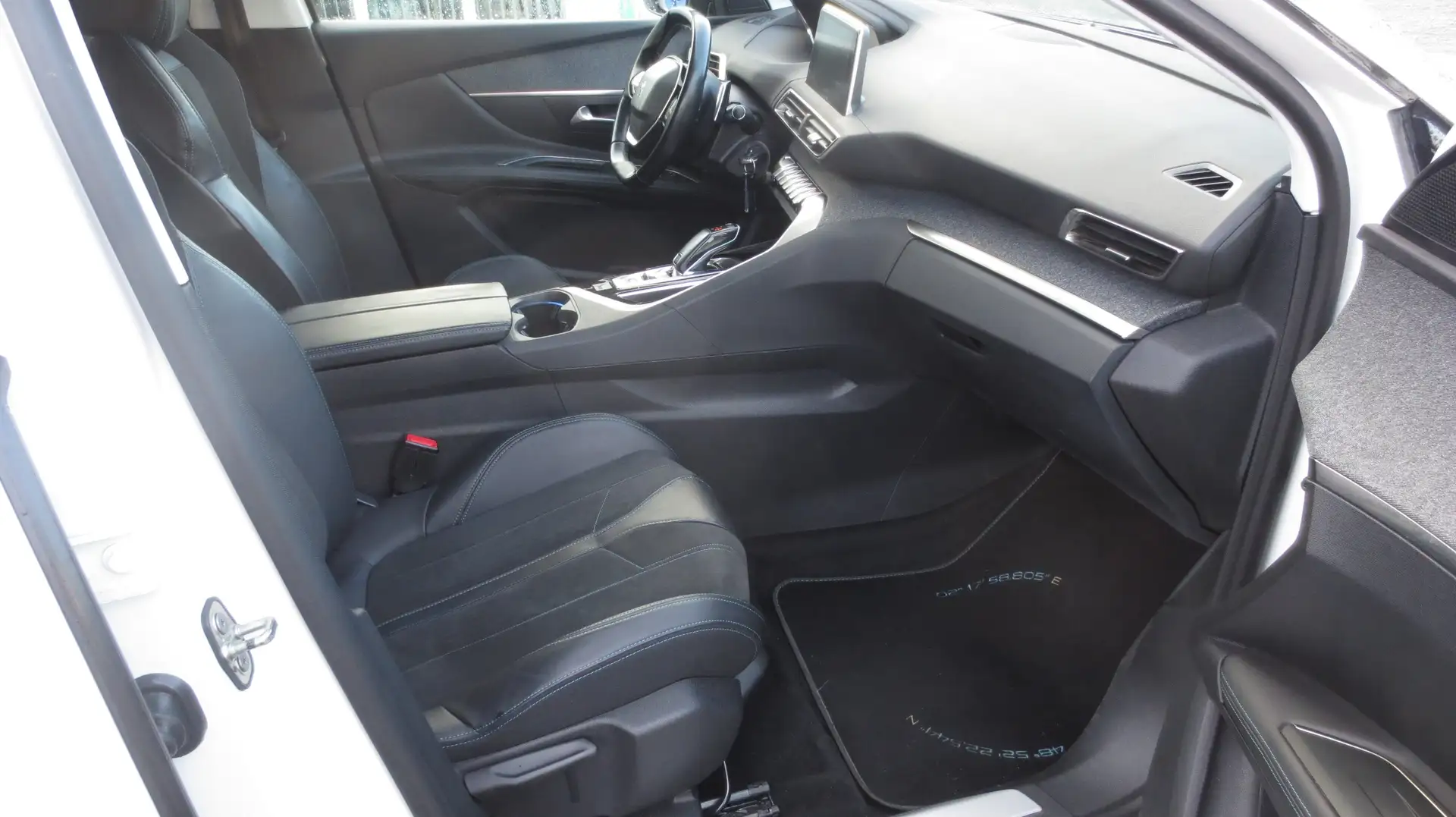 Vehicle image, number 8