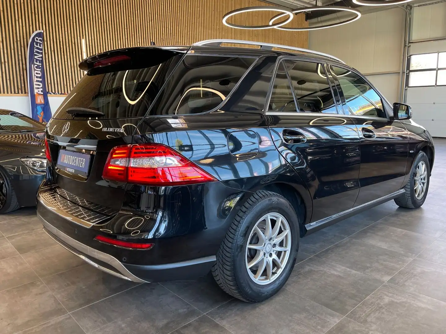 Vehicle image, number 4
