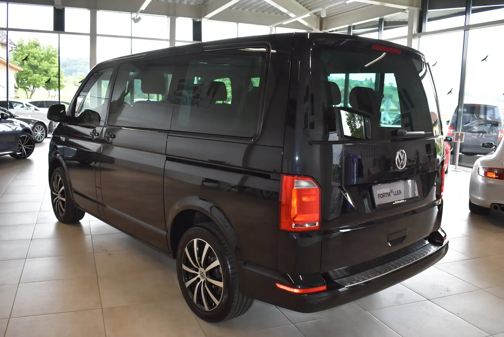 Vehicle image, number 10