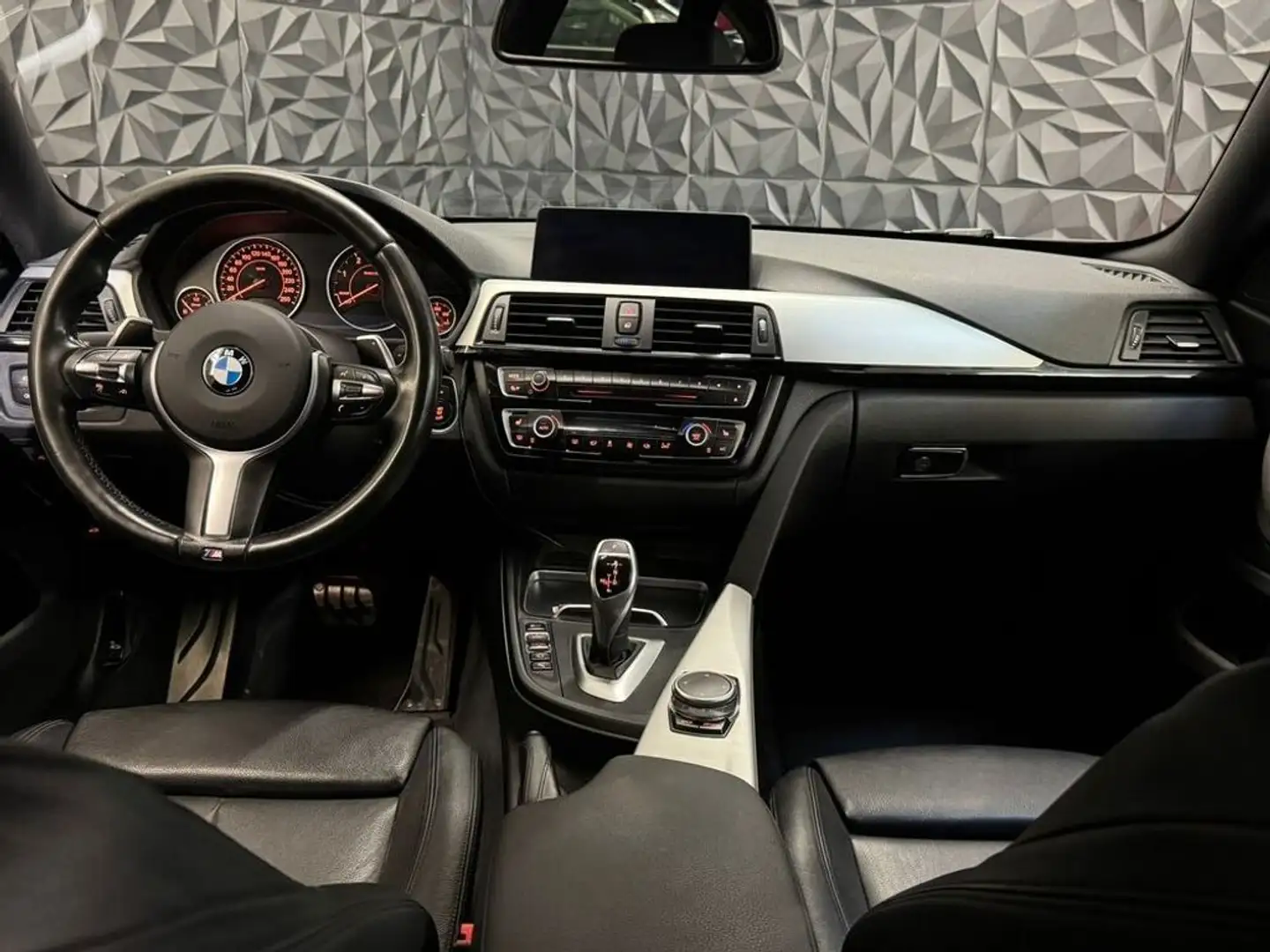 Vehicle image, number 13