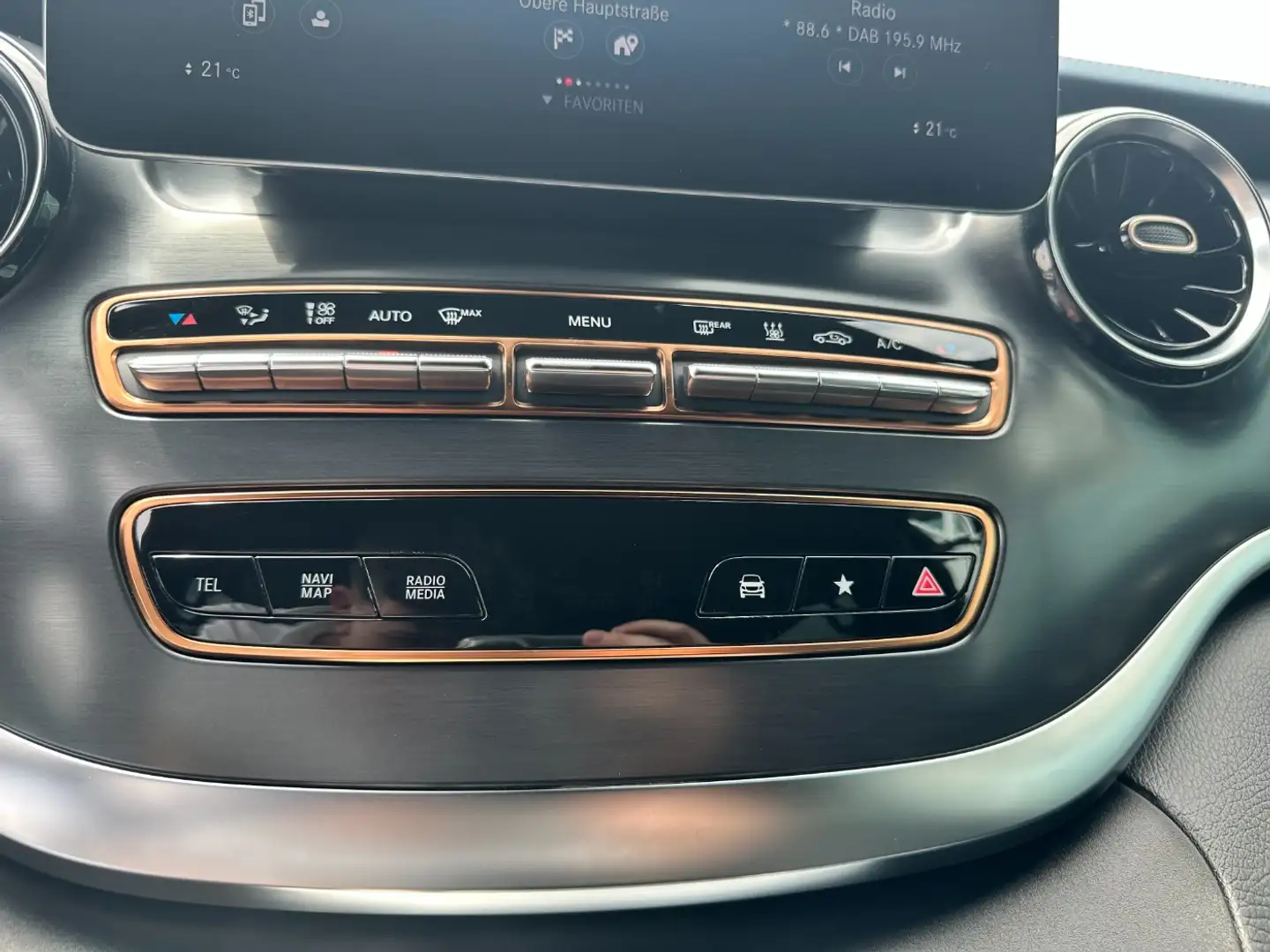 Vehicle image, number 19