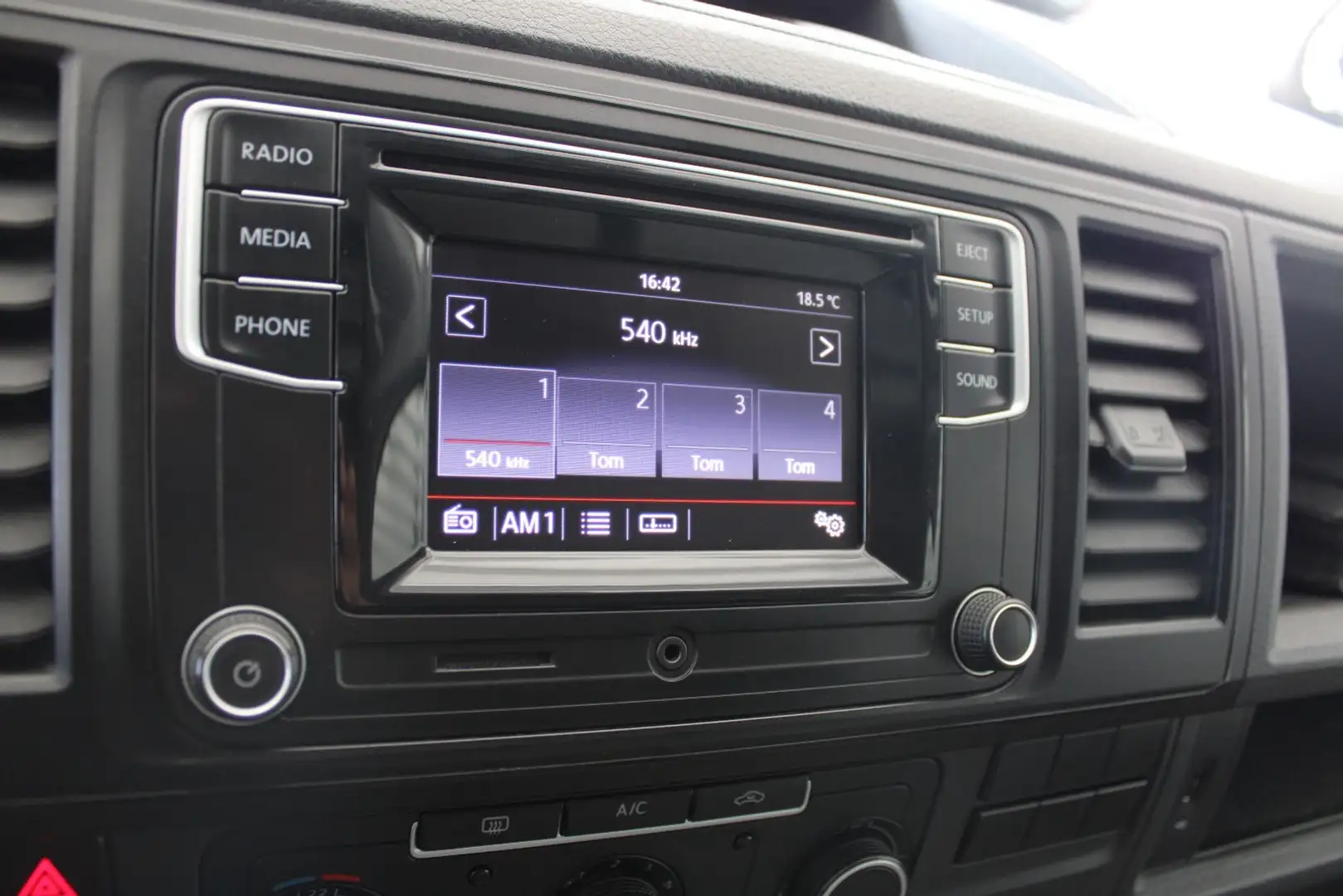 Vehicle image, number 14