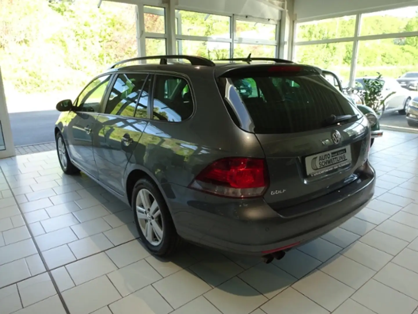 Vehicle image, number 4