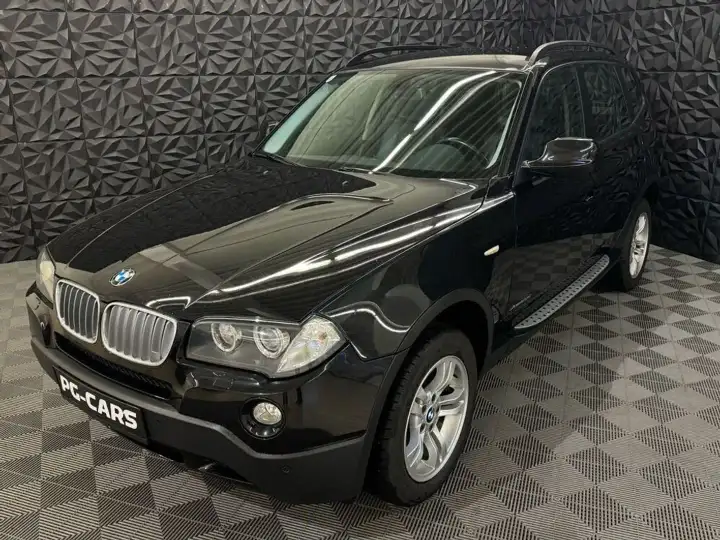 Additional image of the vehicle