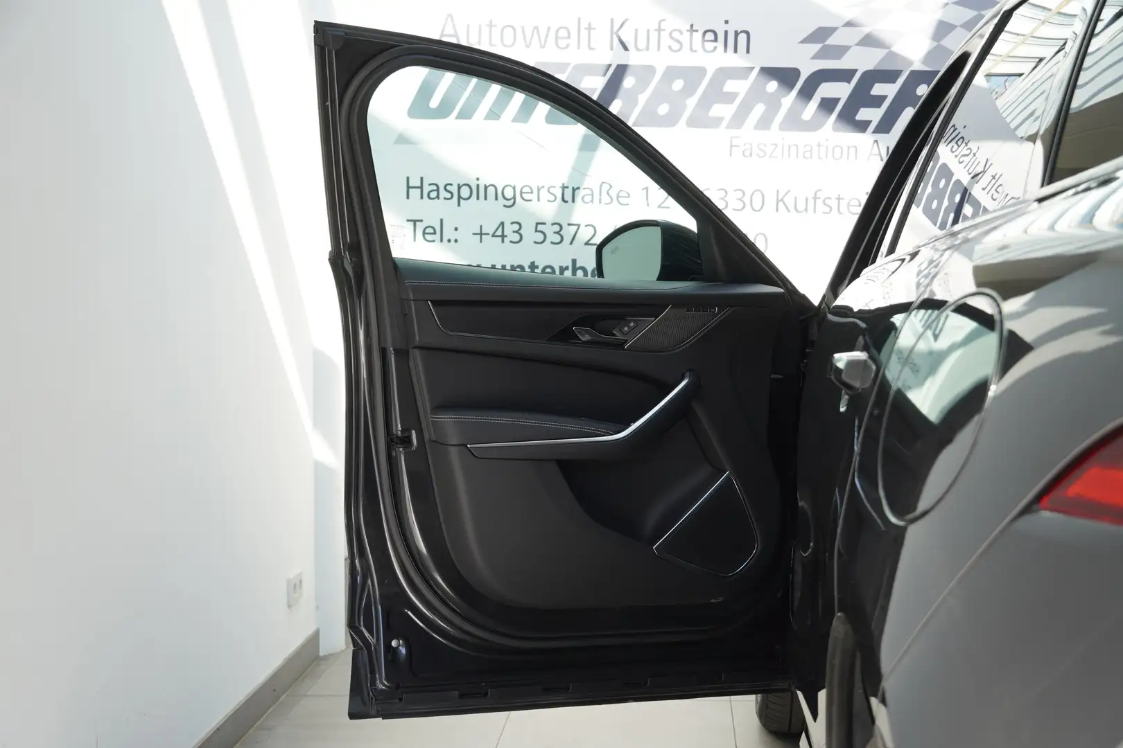 Vehicle image, number 14