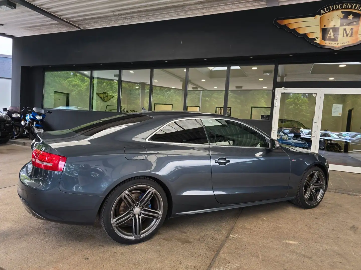 Vehicle image, number 9