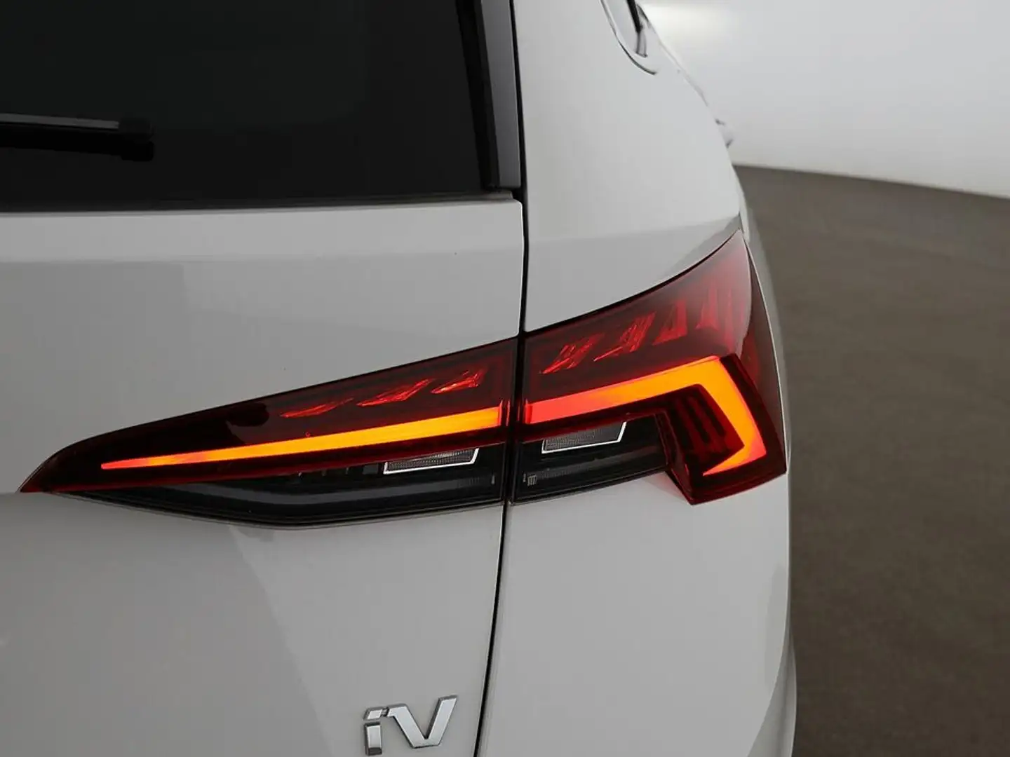 Vehicle image, number 8