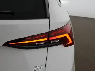 Vehicle image thumbnail, number 8