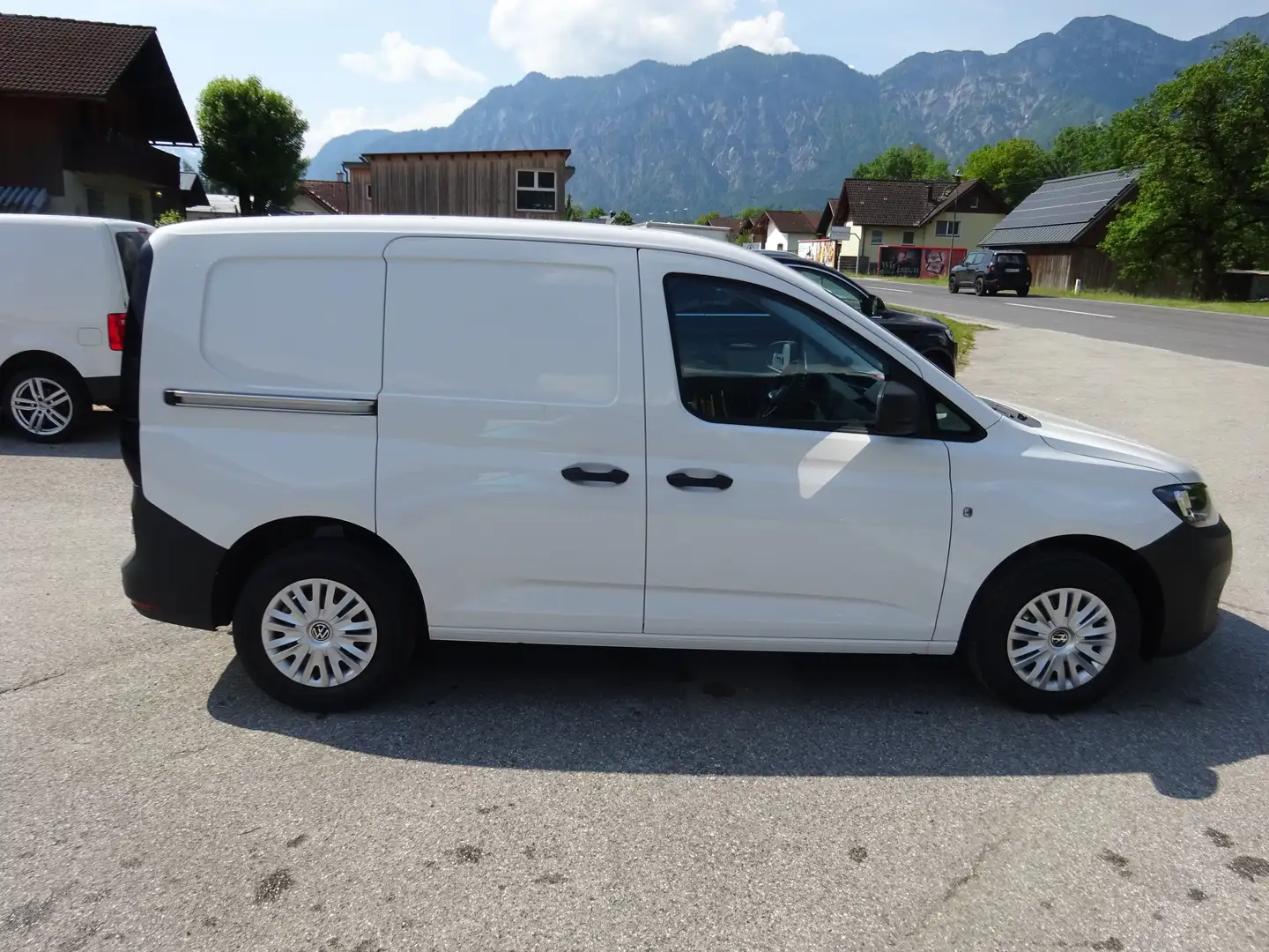 Vehicle image, number 12
