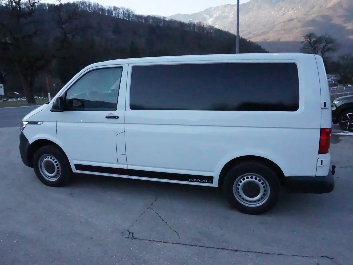 Vehicle image, number 4