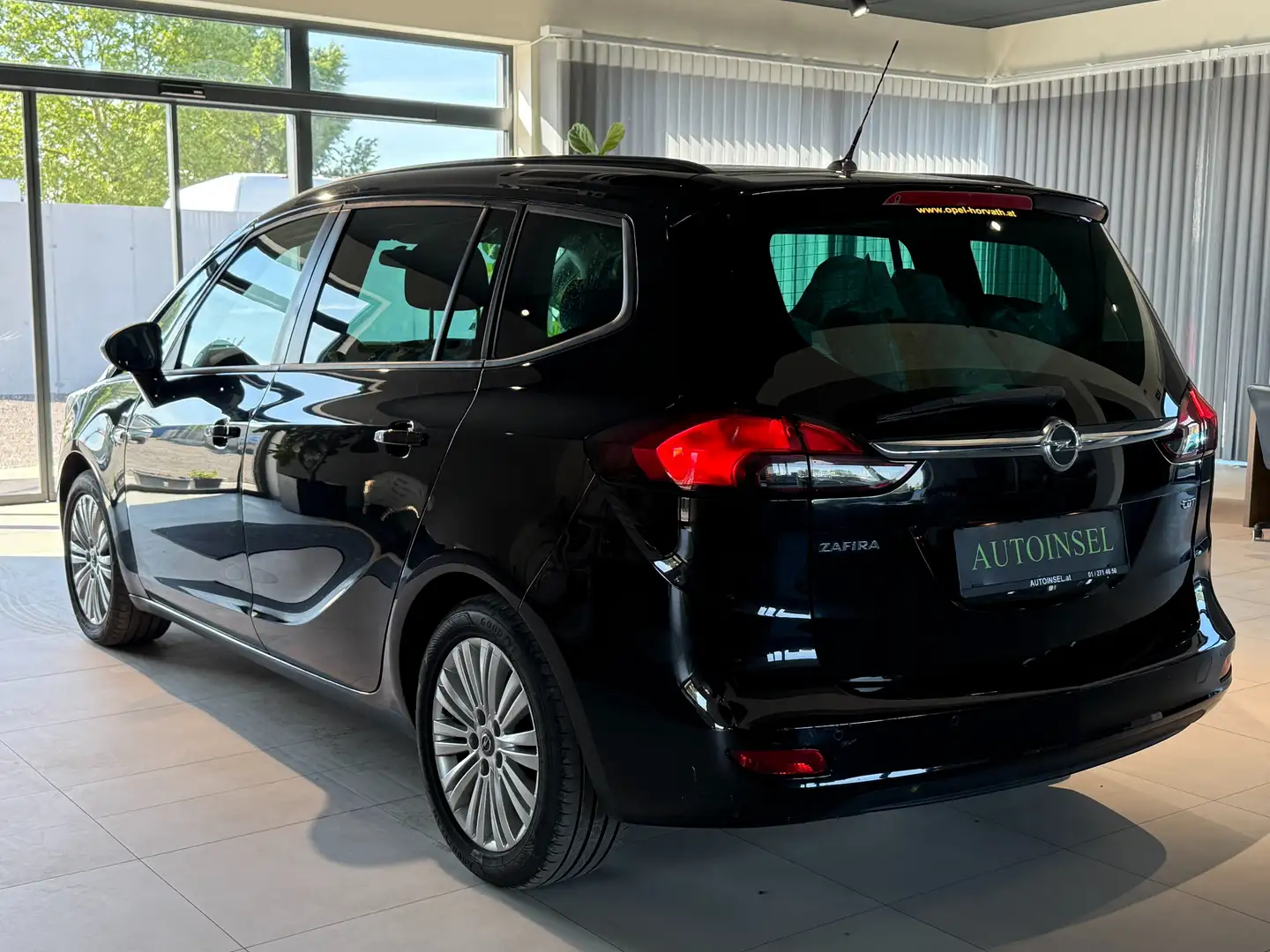 Vehicle image, number 4