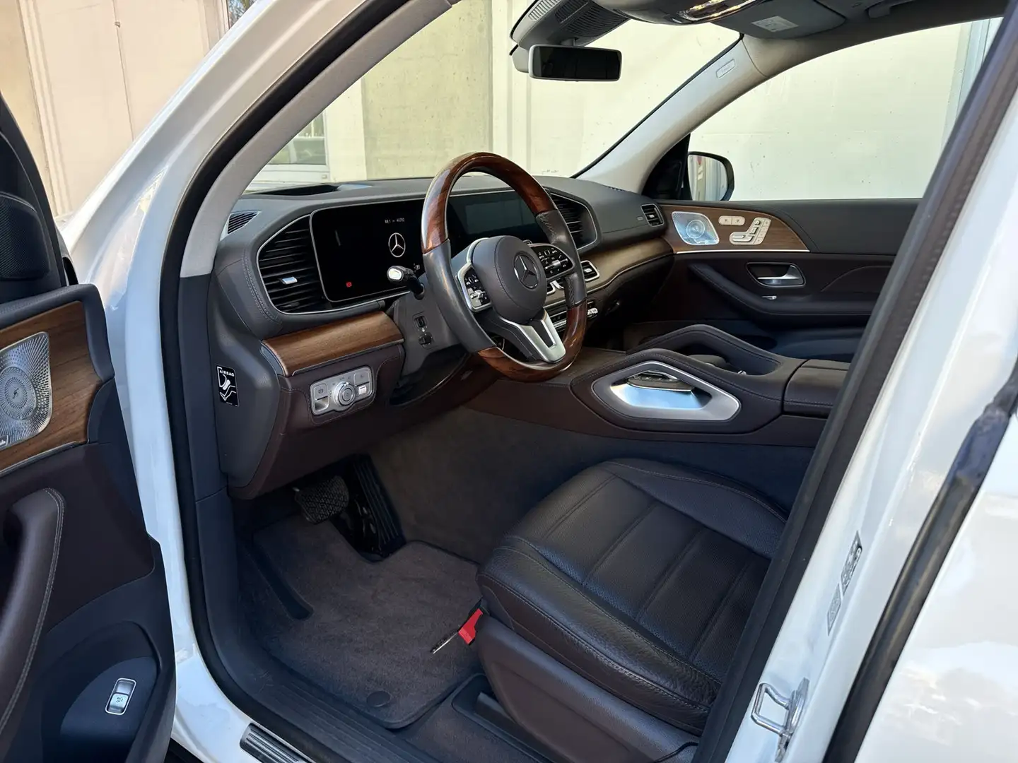 Vehicle image, number 12