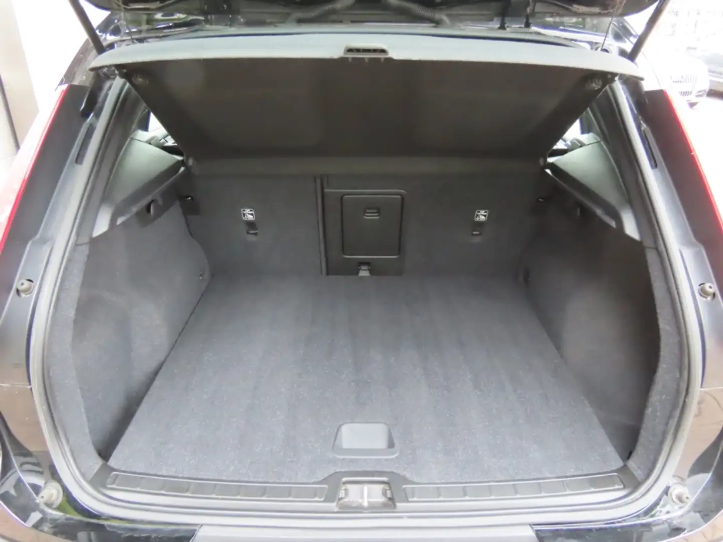 Vehicle image, number 19