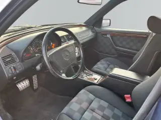 Vehicle image thumbnail, number 8