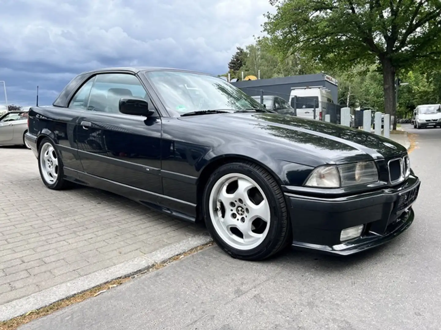 Vehicle image, number 4