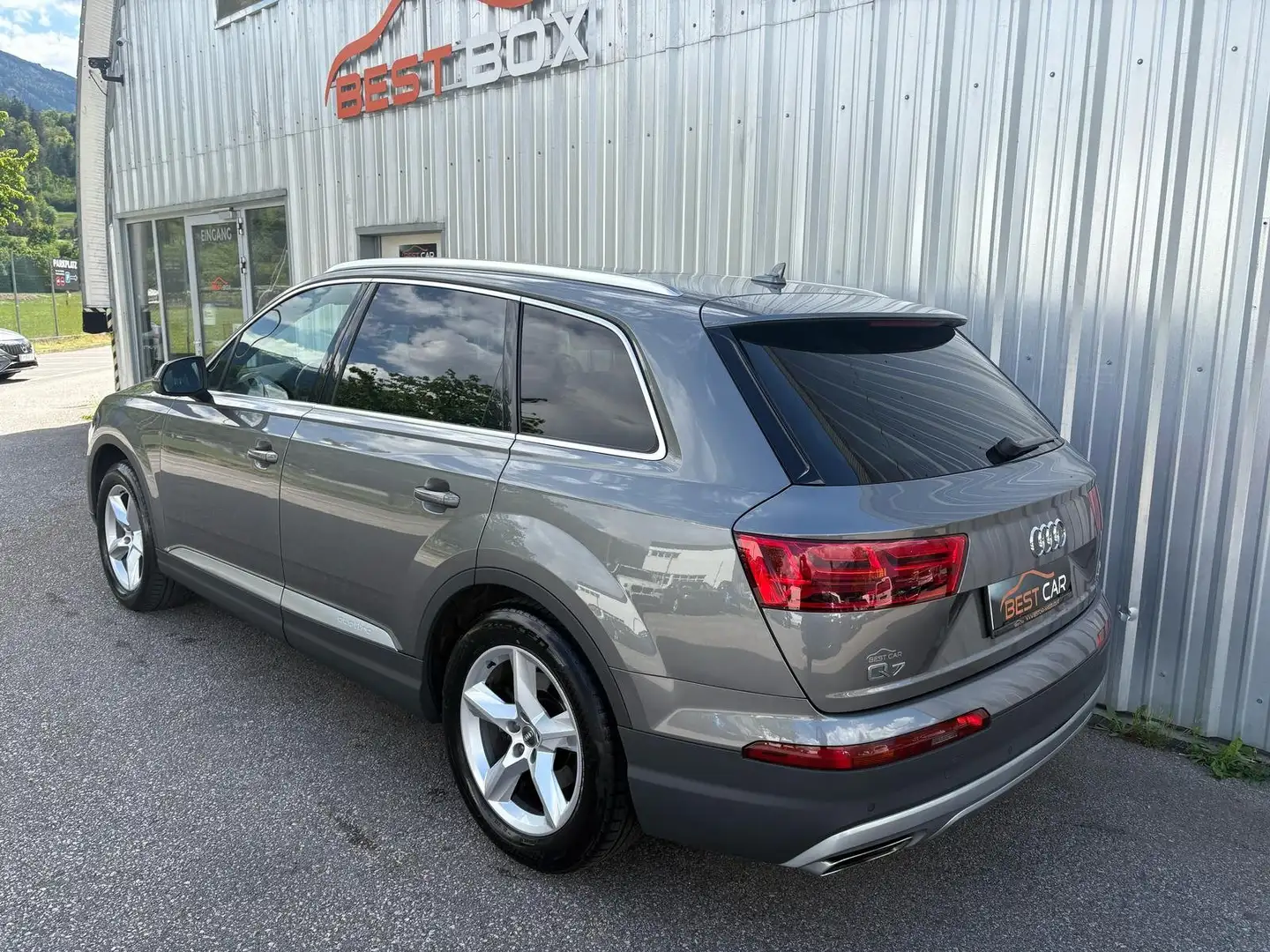 Vehicle image, number 4