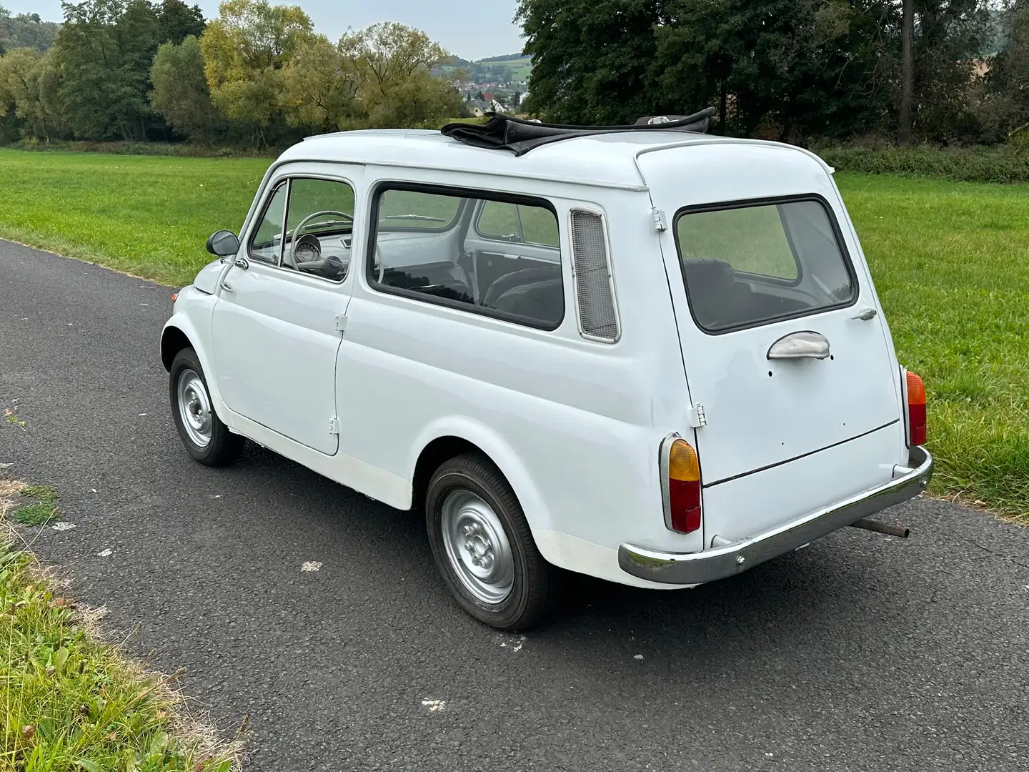 Vehicle image, number 6
