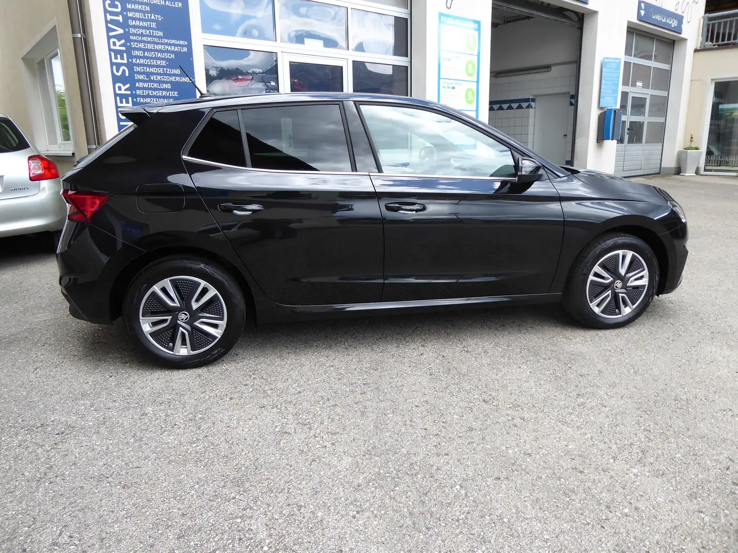 Vehicle image, number 4