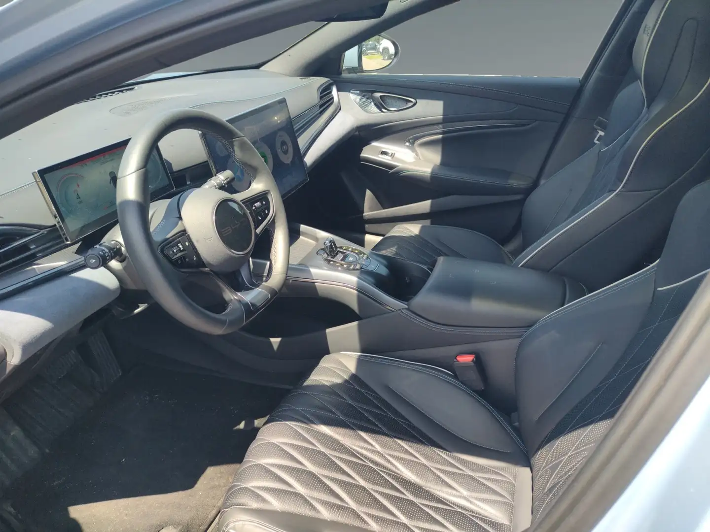 Vehicle image, number 9