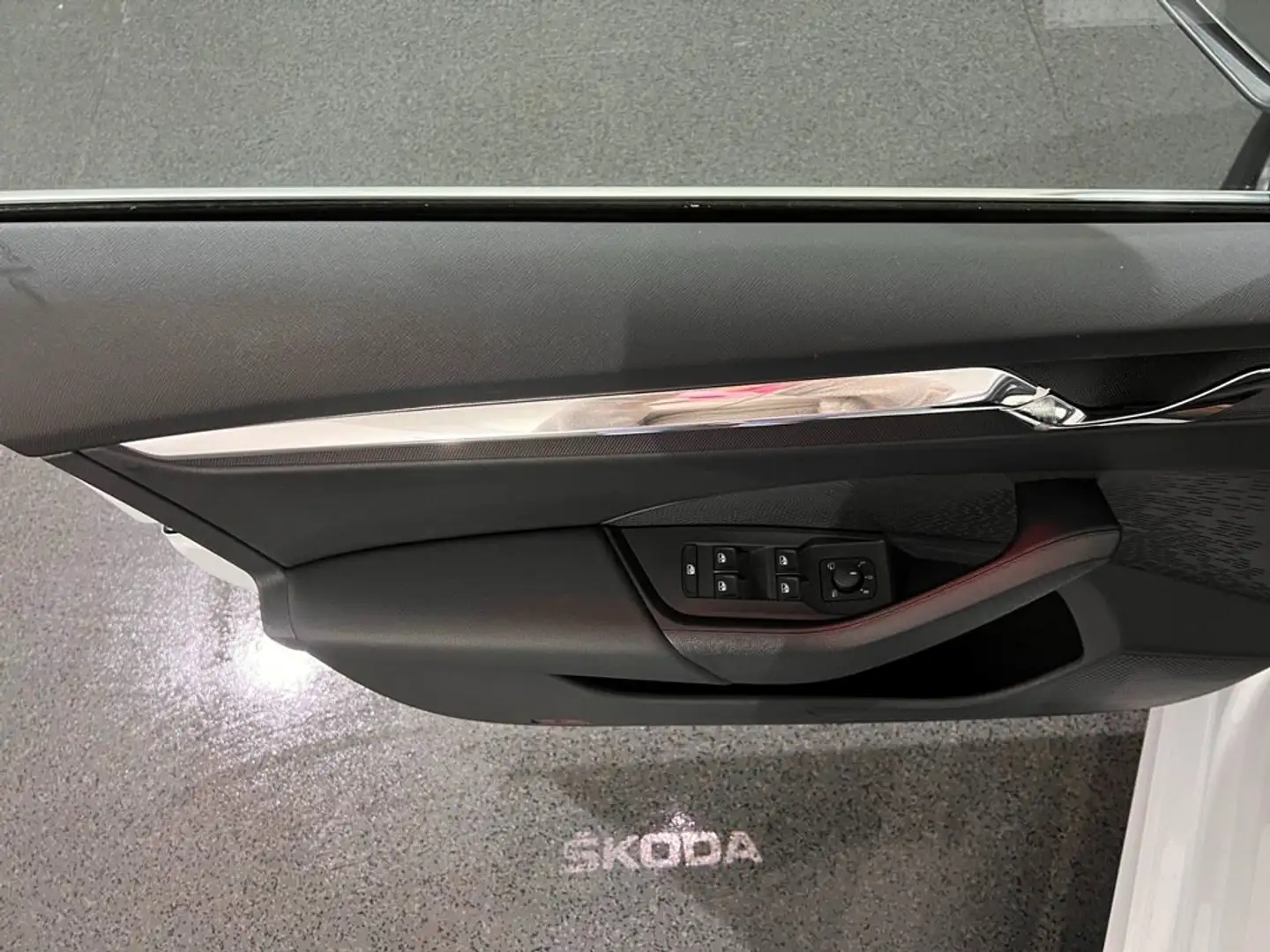 Vehicle image, number 9