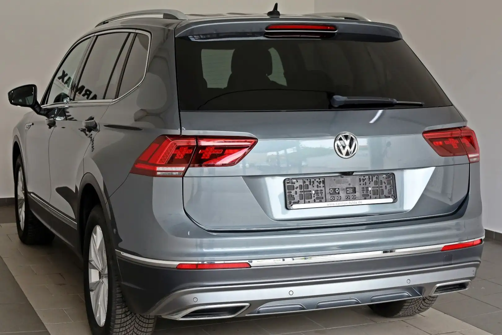 Vehicle image, number 9