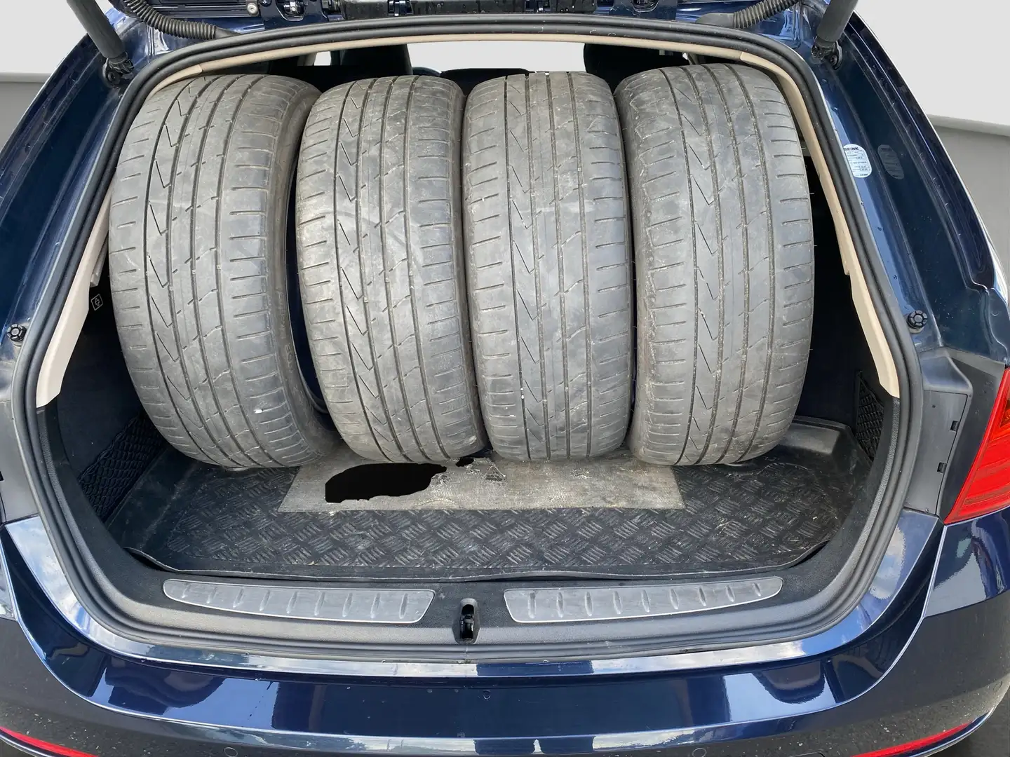 Vehicle image, number 9