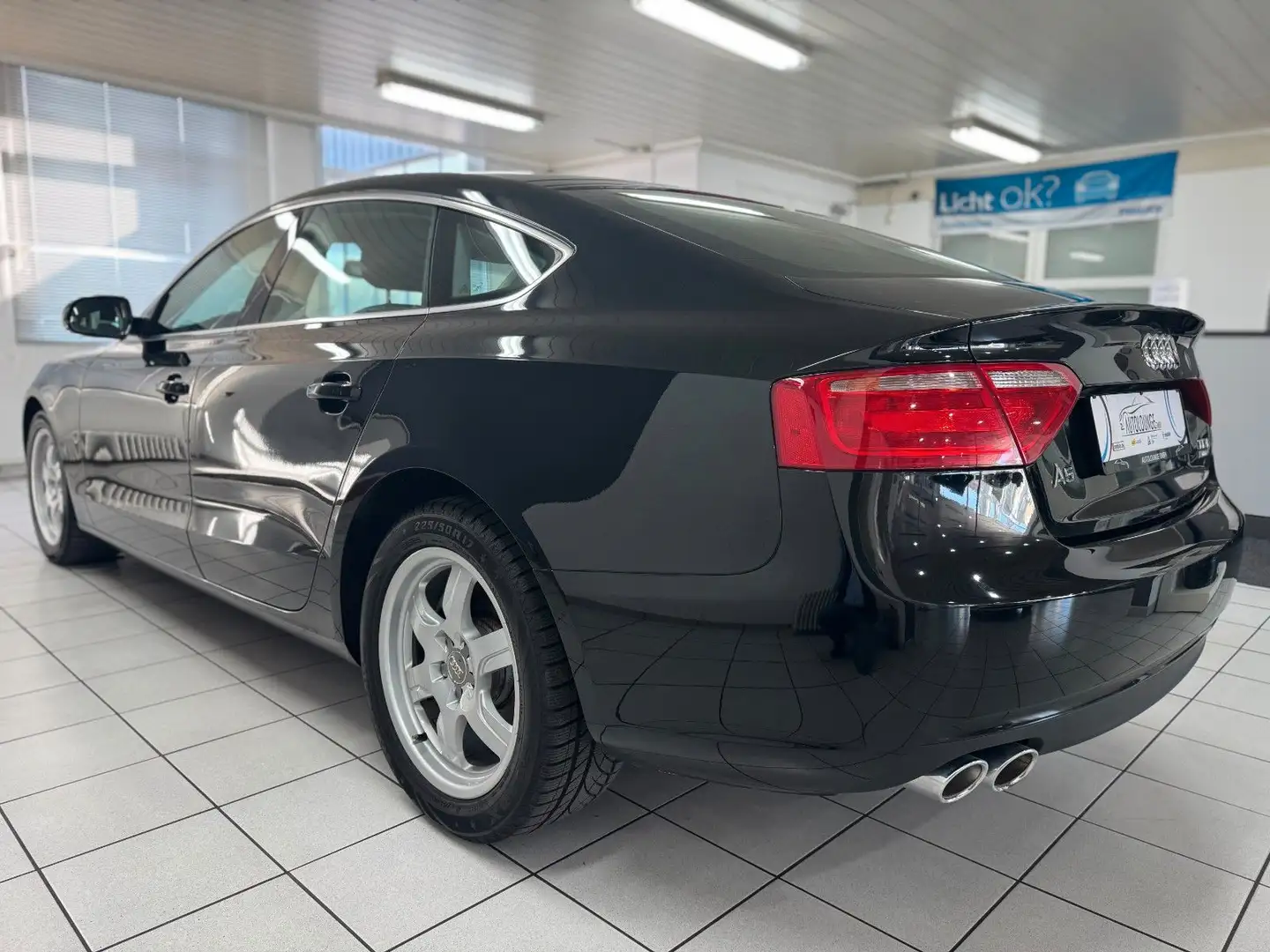 Vehicle image, number 6