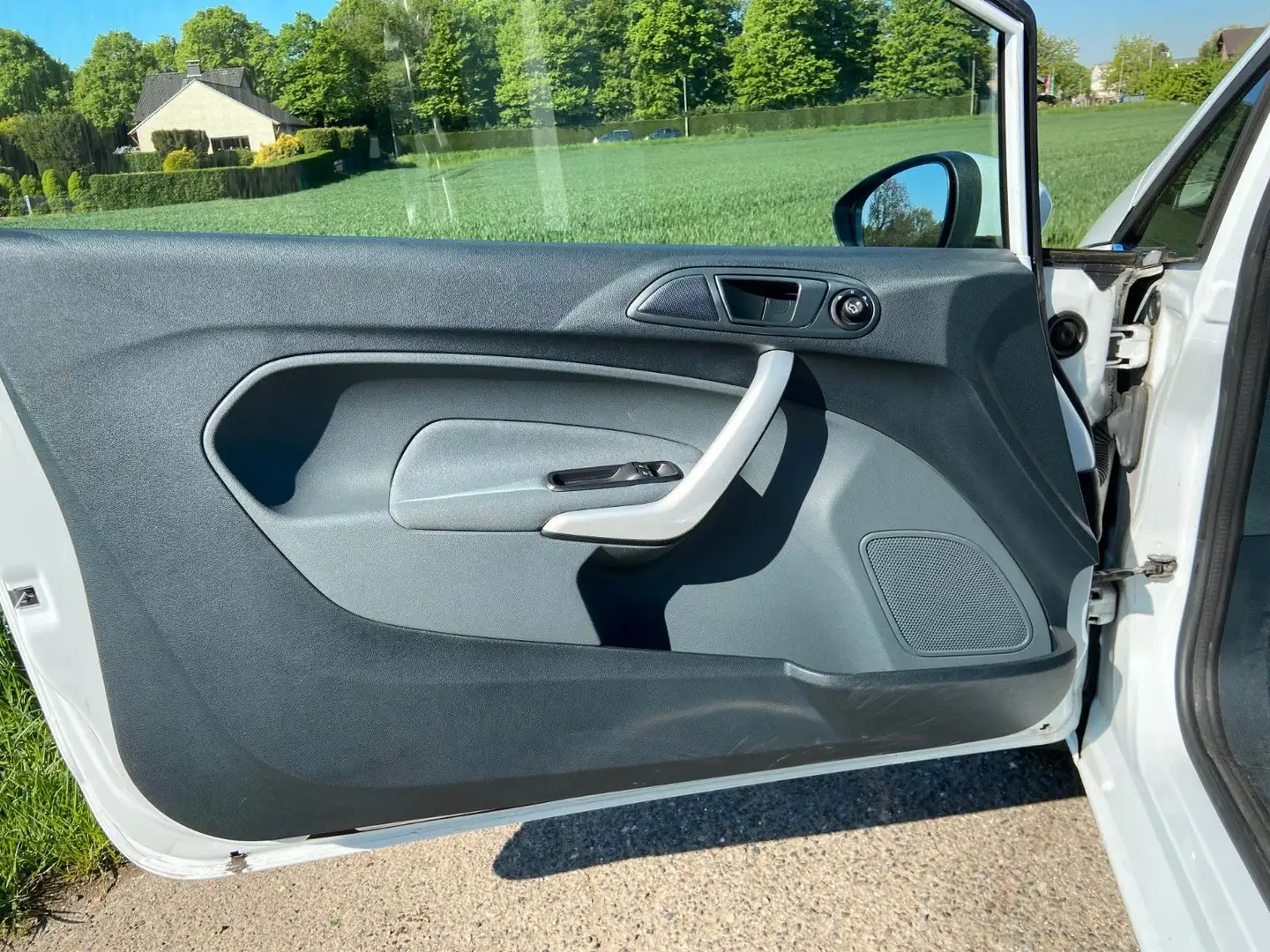 Vehicle image, number 13