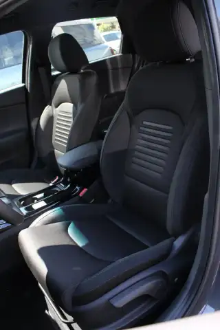 Vehicle image thumbnail, number 6