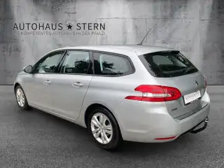 Vehicle image thumbnail, number 3
