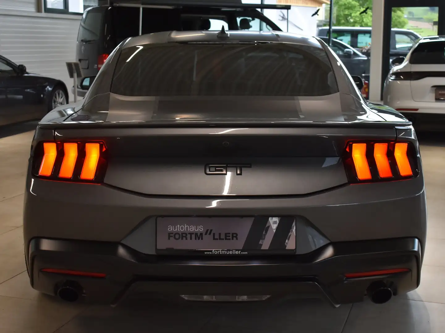 Vehicle image, number 13