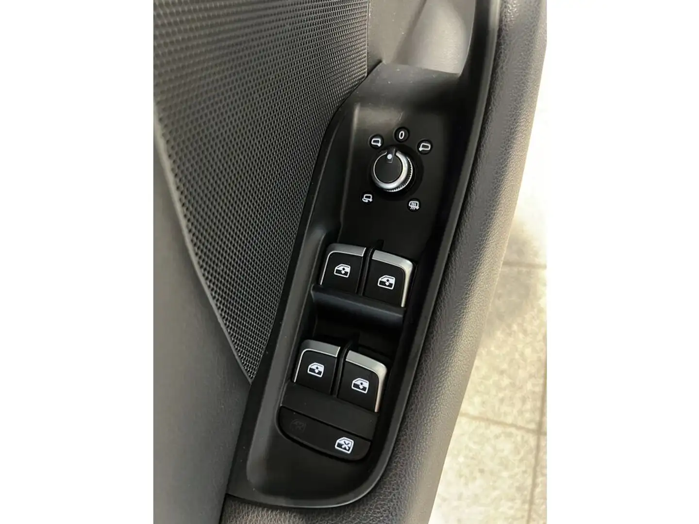Vehicle image, number 11