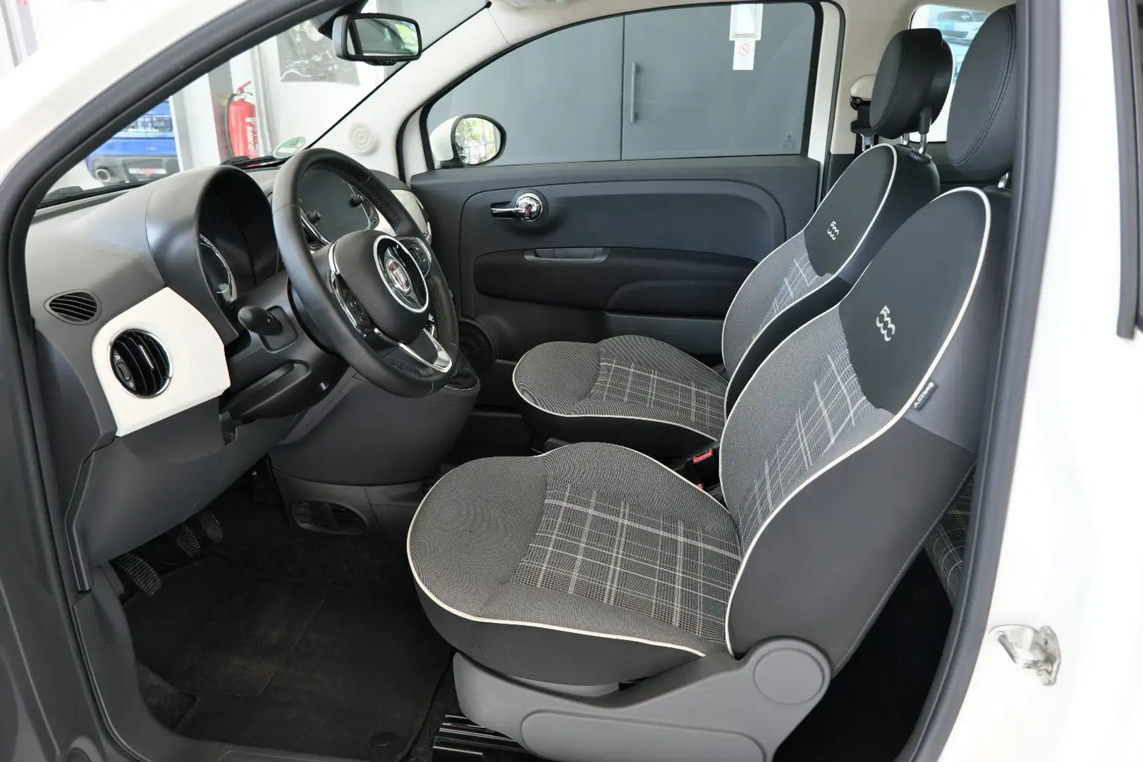 Vehicle image, number 12