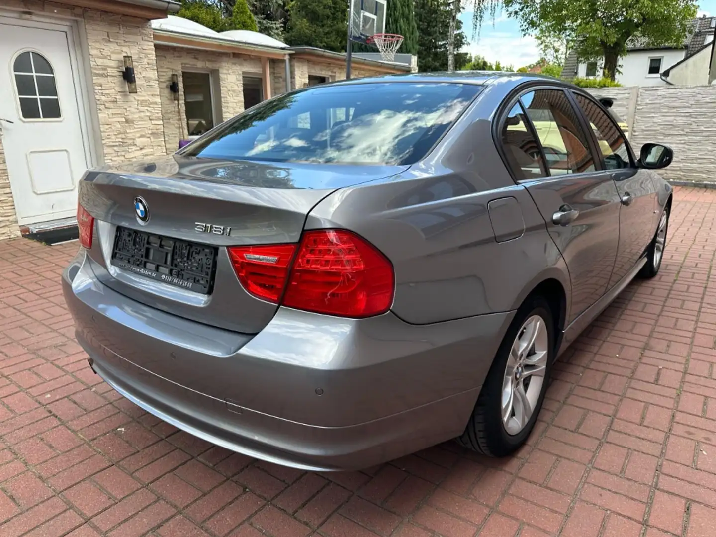 Vehicle image, number 4