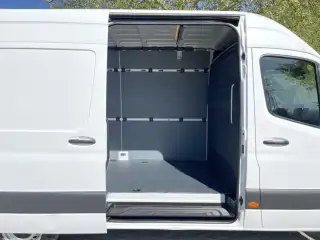 Vehicle image thumbnail, number 9