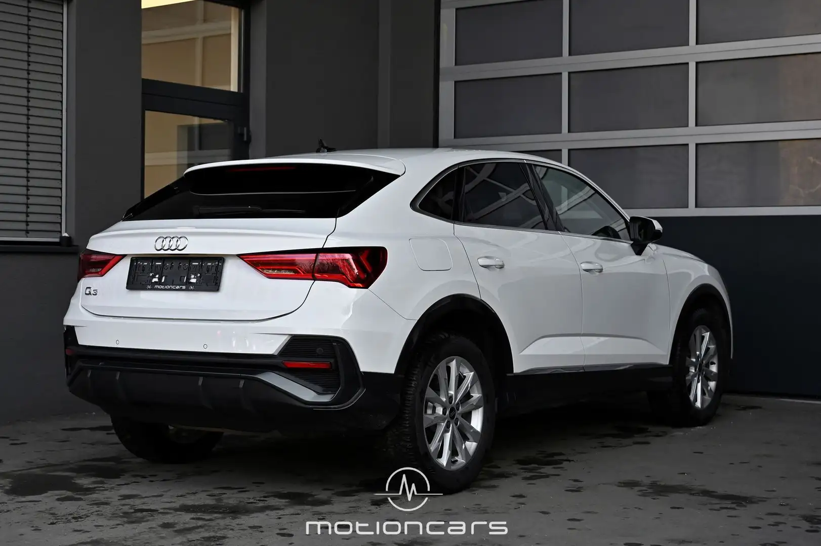 Vehicle image, number 2